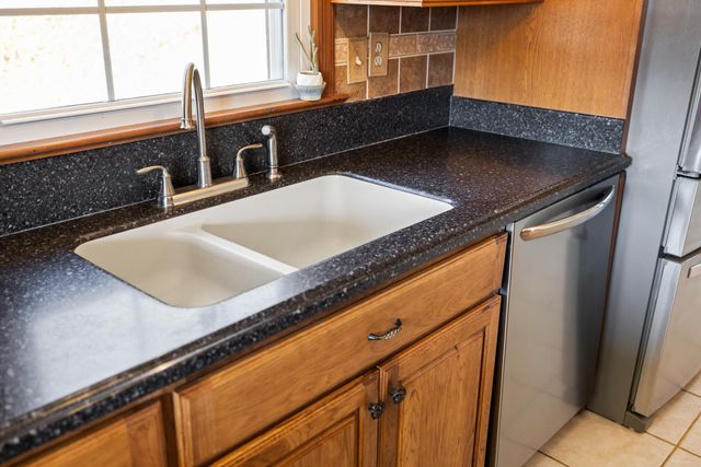 582 HILLTOP DR, Staunton, VA 24401