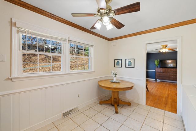 582 HILLTOP DR, Staunton, VA 24401