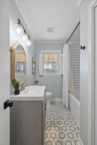 582 HILLTOP DR, Staunton, VA 24401