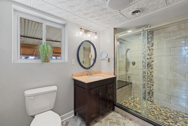 582 HILLTOP DR, Staunton, VA 24401