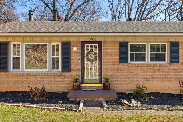 582 HILLTOP DR, Staunton, VA 24401