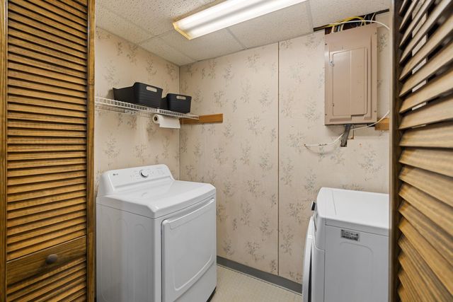 582 HILLTOP DR, Staunton, VA 24401