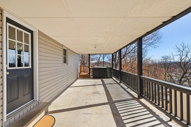 582 HILLTOP DR, Staunton, VA 24401