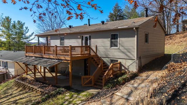 582 HILLTOP DR, Staunton, VA 24401