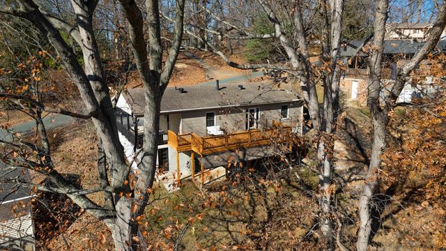 582 HILLTOP DR, Staunton, VA 24401