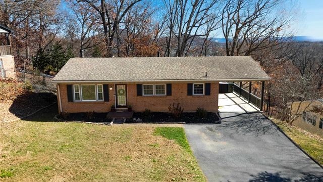 582 HILLTOP DR, Staunton, VA 24401