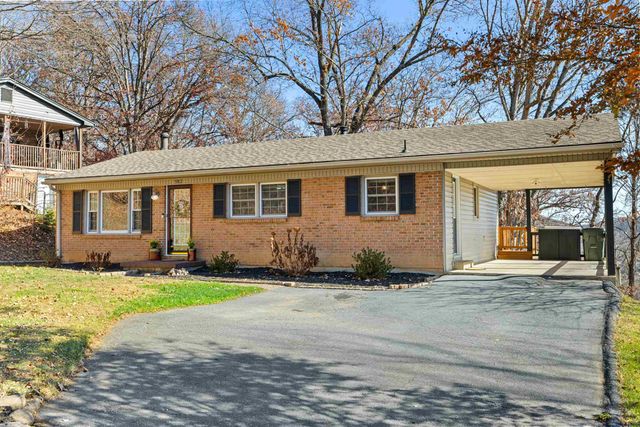 582 HILLTOP DR, Staunton, VA 24401