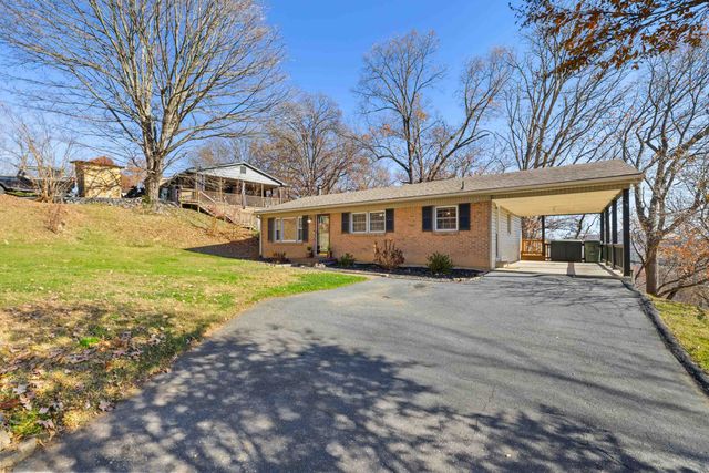 582 HILLTOP DR, Staunton, VA 24401