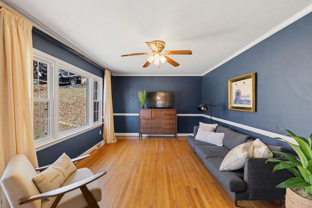 582 HILLTOP DR, Staunton, VA 24401