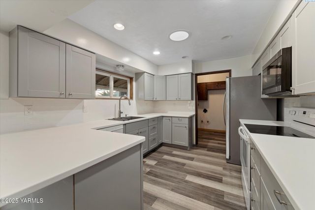 691 Willowcrest Rd, Sunnyside, WA 98944