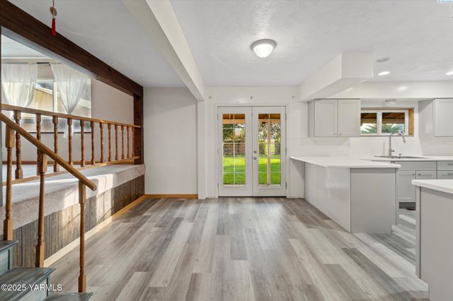 691 Willowcrest Rd, Sunnyside, WA 98944