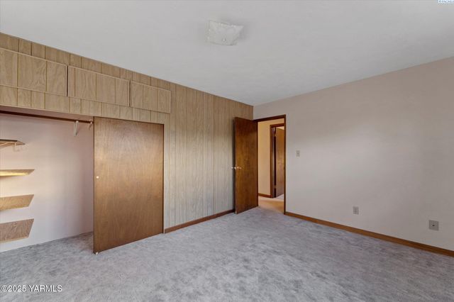 691 Willowcrest Rd, Sunnyside, WA 98944