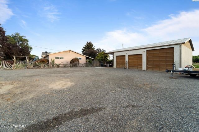 691 Willowcrest Rd, Sunnyside, WA 98944