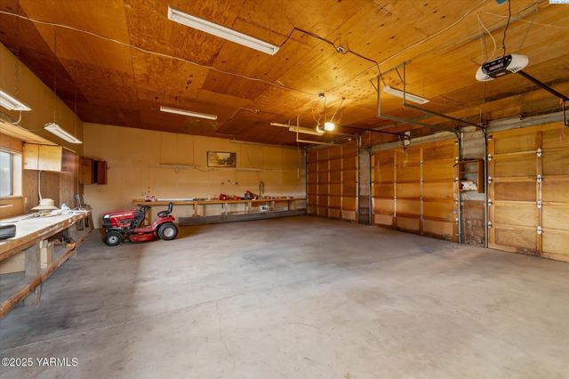 691 Willowcrest Rd, Sunnyside, WA 98944
