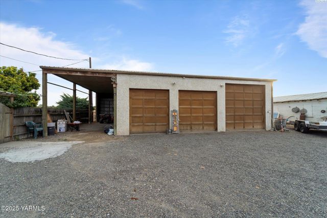 691 Willowcrest Rd, Sunnyside, WA 98944