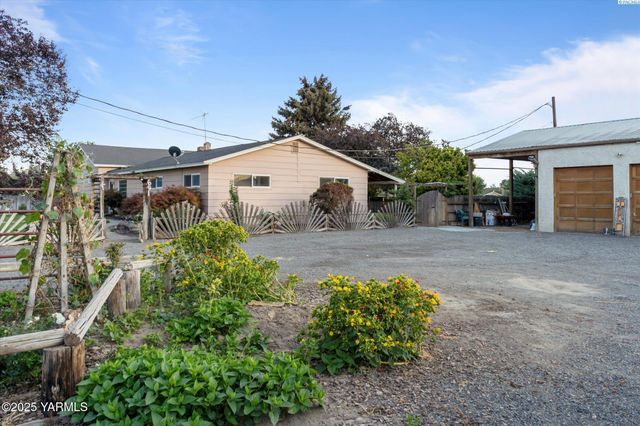 691 Willowcrest Rd, Sunnyside, WA 98944