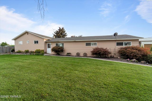 691 Willowcrest Rd, Sunnyside, WA 98944