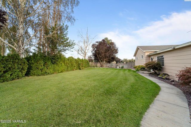 691 Willowcrest Rd, Sunnyside, WA 98944