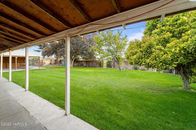 691 Willowcrest Rd, Sunnyside, WA 98944