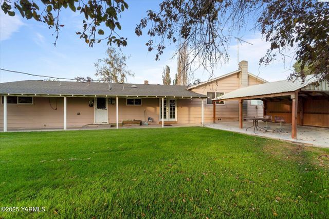 691 Willowcrest Rd, Sunnyside, WA 98944