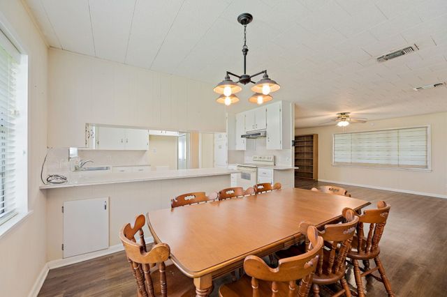 3644 W State Highway 71 Highway, La Grange, TX 78945