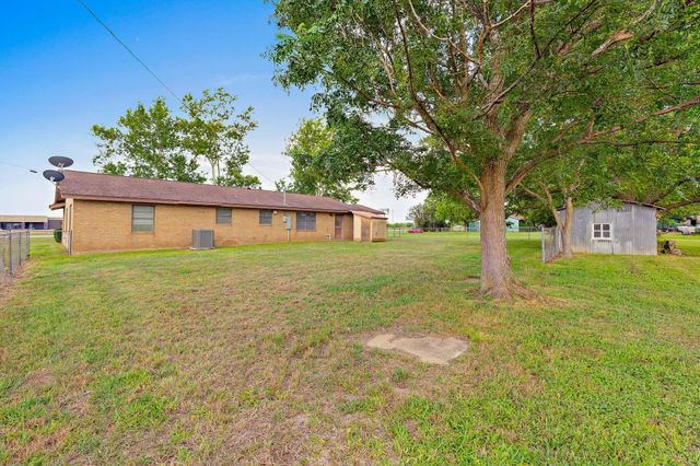 3644 W State Highway 71 Highway, La Grange, TX 78945