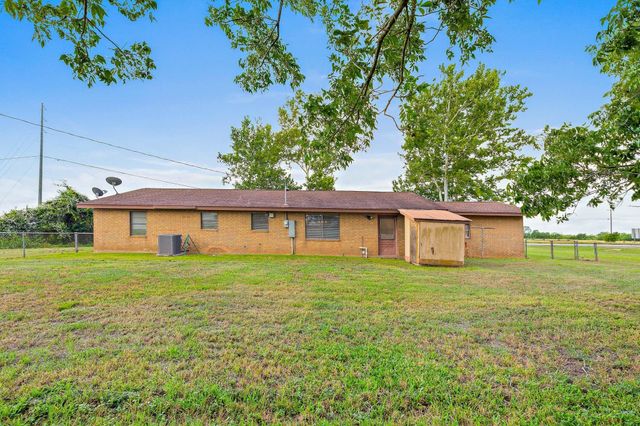 3644 W State Highway 71 Highway, La Grange, TX 78945