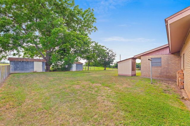 3644 W State Highway 71 Highway, La Grange, TX 78945