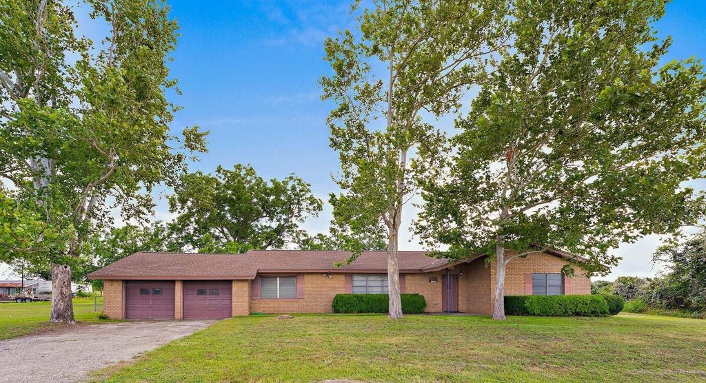 3644 W State Highway 71 Highway, La Grange, TX 78945