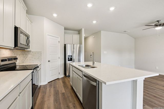 10242 King Robert, San Antonio, TX 78239