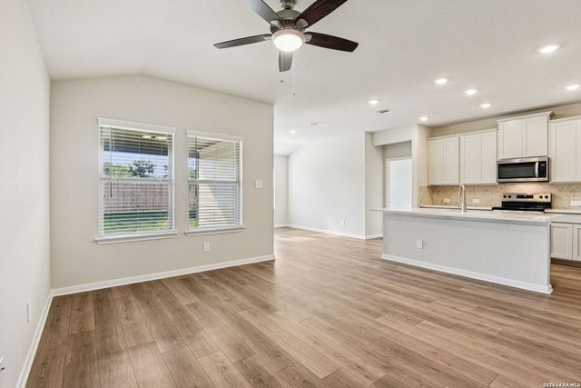 10242 King Robert, San Antonio, TX 78239