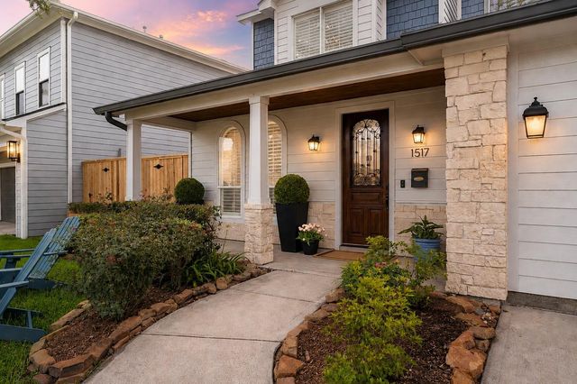 1517 Woodcrest Drive, Houston, TX 77018