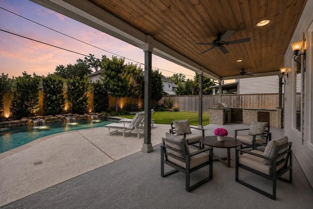 1517 Woodcrest Drive, Houston, TX 77018