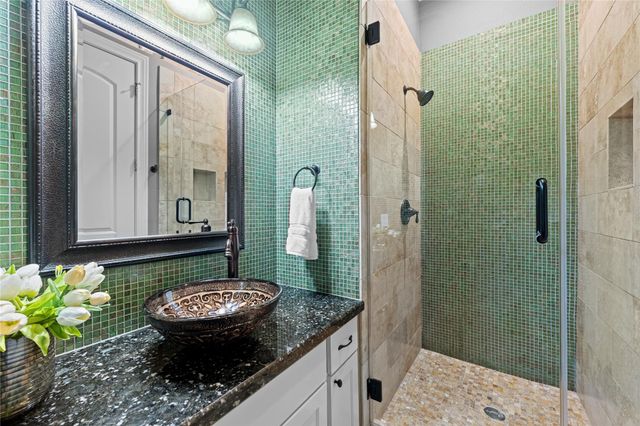 1517 Woodcrest Drive, Houston, TX 77018