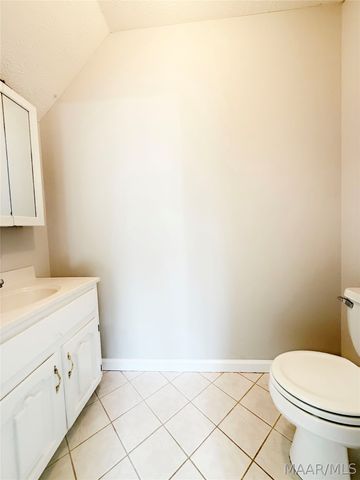 73 Reid Circle, Deatsville, AL 36022