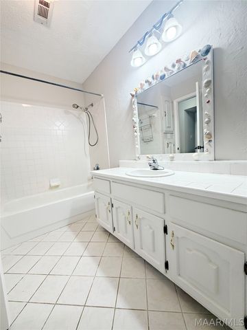 73 Reid Circle, Deatsville, AL 36022