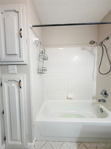 73 Reid Circle, Deatsville, AL 36022