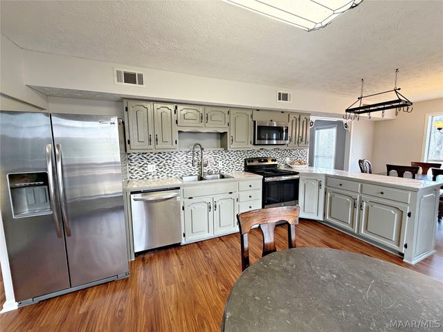 73 Reid Circle, Deatsville, AL 36022