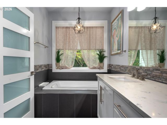 570 Nw 11TH Ave, Canby, OR 97013