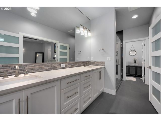 570 Nw 11TH Ave, Canby, OR 97013