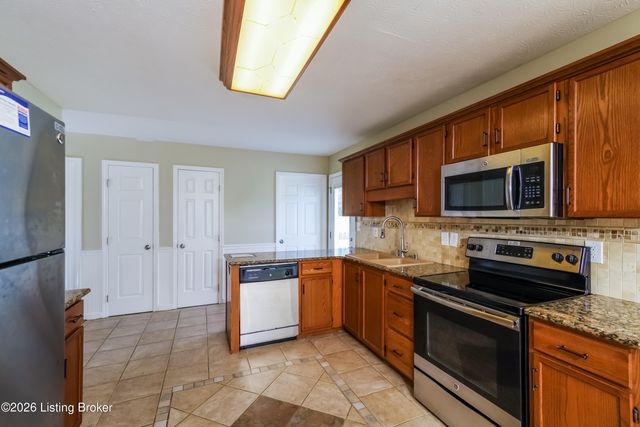 13009 Lavenia Ln, Louisville, KY 40272