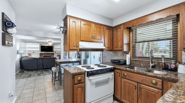 2626 Darwood Grove, New Haven, IN 46774