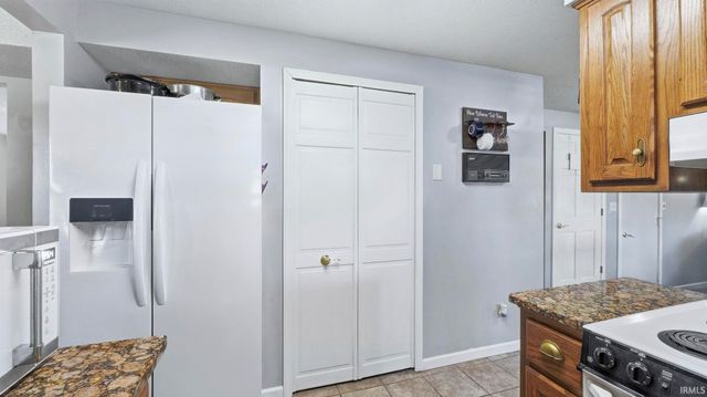 2626 Darwood Grove, New Haven, IN 46774