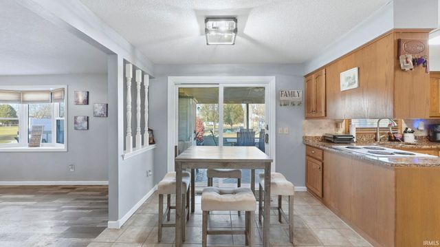 2626 Darwood Grove, New Haven, IN 46774