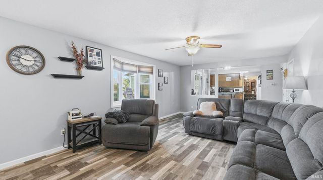 2626 Darwood Grove, New Haven, IN 46774