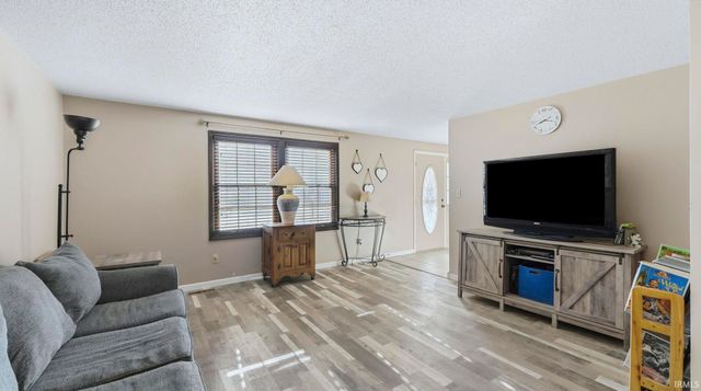 2626 Darwood Grove, New Haven, IN 46774