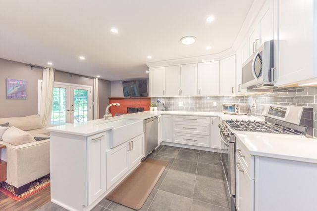 2841 Pebble Creek Drive, Ann Arbor, MI 48108