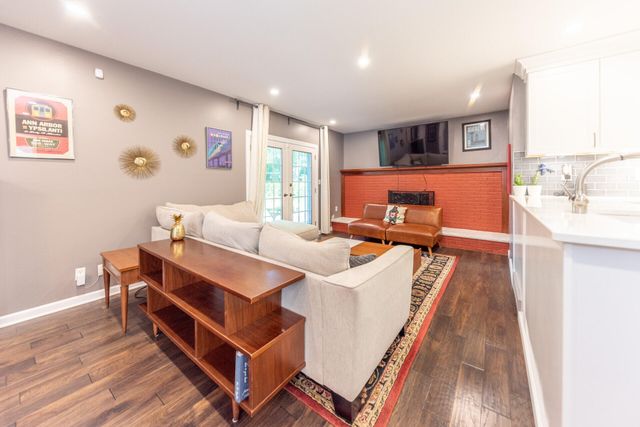 2841 Pebble Creek Drive, Ann Arbor, MI 48108