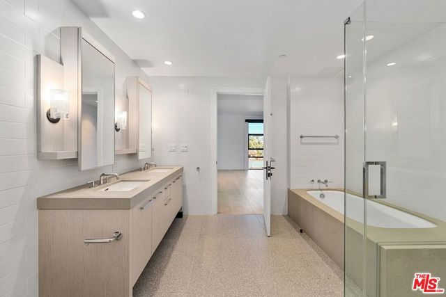 10777 Wilshire Boulevard 501, Los Angeles, CA 90024