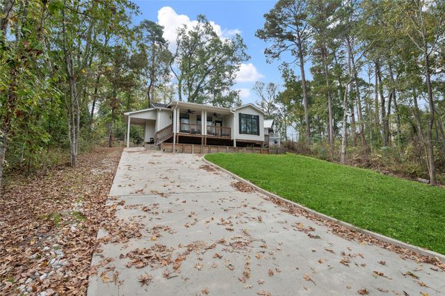 71 White Oak Street, Point Blank, TX 77364